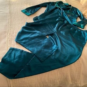 Victoria’s Secret satin pajamas set M/L vintage gold label like new condition